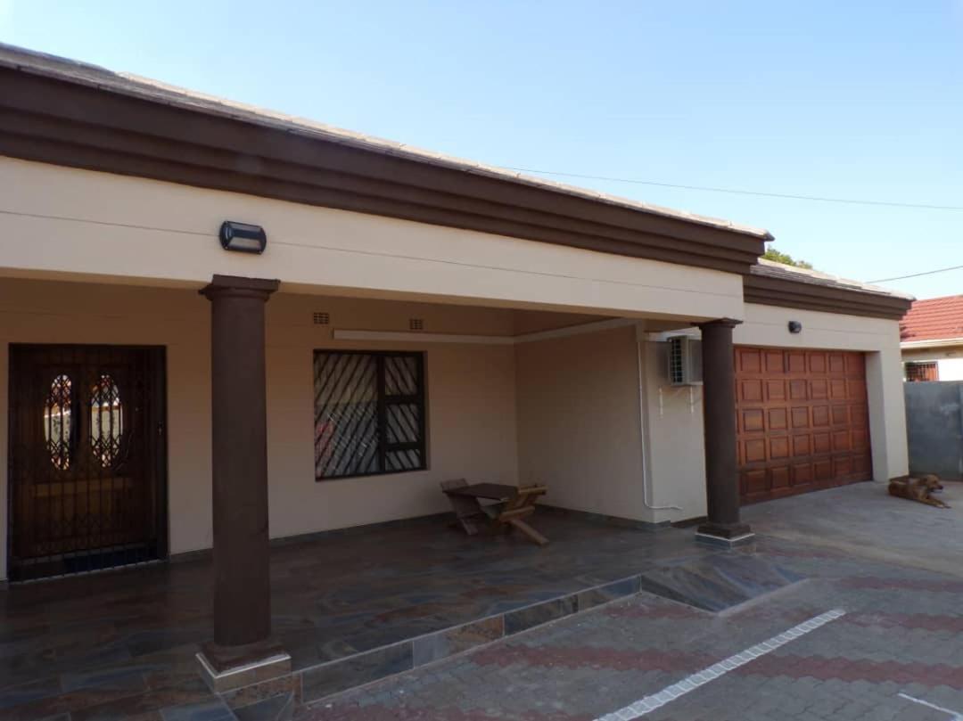 Over The Moon Guest House Francistown Exterior photo